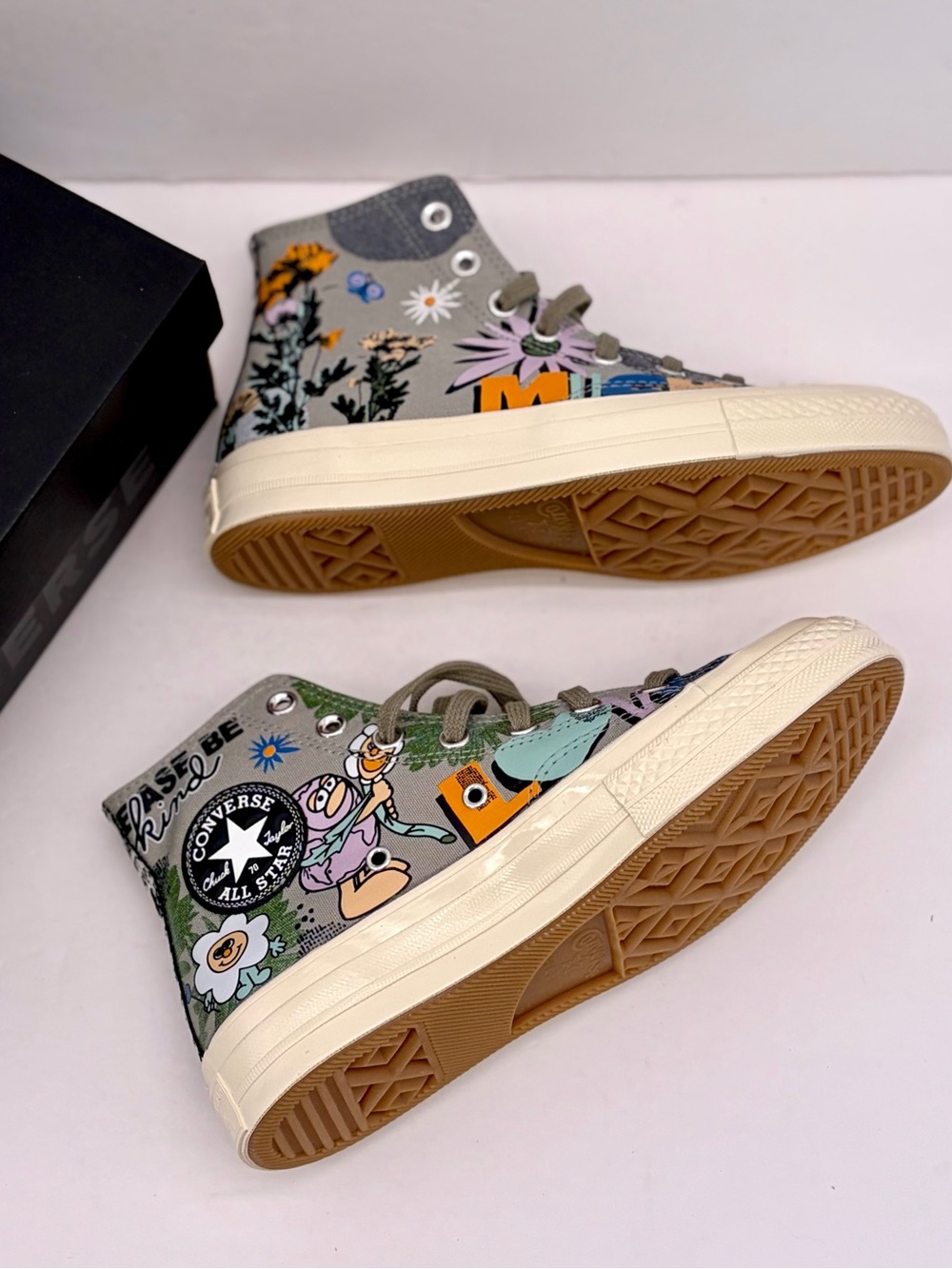 Converse Olive Green High-Top Sneakers with Multicolor Graphics Women’s size 7 - Picture 7 of 9